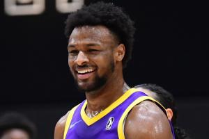 布朗尼爆砍39分集锦 冲锋陷阵+自信三分 在场上都笑出来了！