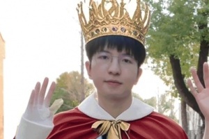 抽风的飞机：感觉BLG最主要的问题就是前期下路的对线风格跟打野的前期节奏不搭