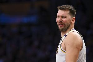 罗伯特-霍里：我们都知道东契奇能得分 但当他能带动队友时会更好