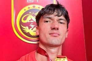 木塔力甫社媒庆祝盐城四国赛夺冠：跟生命一样珍惜场上的每分每秒