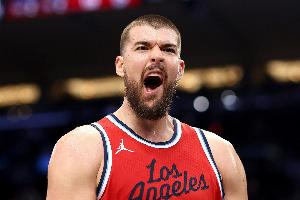 意外吗？祖巴茨今日6个进攻篮板 本赛季进攻篮板262个领跑联盟