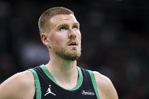 波津：太阳的投射能力很强 我们的策略是封锁他们的三分线