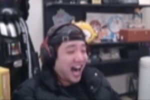 icon回看自己和小乐言参加向前冲视频，直言小乐言傻大个！