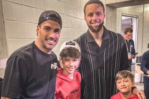 跨界联动苏亚雷斯携俩儿子和库里合照：见到你很开心！