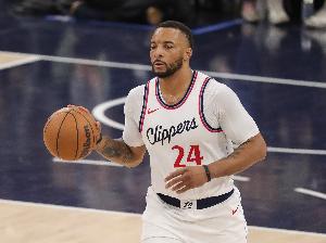 投篮很重要！鲍威尔三分5中4高效砍19分2助攻2抢断