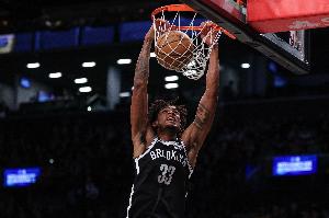 高效但空砍！克拉克斯顿14投10中砍下22分11板5帽 其中6个前场板