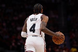 杰伦-格林半场10投3中&三分4中2&罚球2中0 得到8分5板&正负值-9