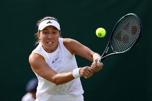 苦战2小时36分钟！晋级WTA1000决赛的佩古拉赛后镜头签：我累了！