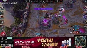 众解说看圣枪哥塞恩拆家被TT围殴一分钟，全员笑岔气：像在打boss