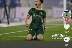 王钰栋社媒庆祝中超生涯首球，蒯纪闻留言：够快