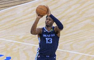 抡不动了！小贾伦21投9中&三分7中5 空砍27分仅2篮板&另有4助2帽