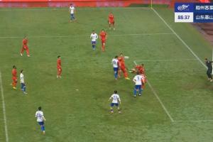 让三追三！泽卡双响扳平比分，泰山连追三球3-3十人梅州