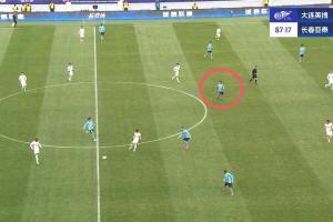 伊万考虑下？大连英博单后腰廖锦涛攻防一体，吧友打分9.6分！