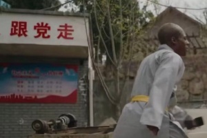 媒体人锐评甲亢哥：他能爆红绝对有道理的 很有礼貌也很尊重他人