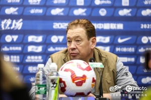 斯卢茨基：谢鹏飞配的上今天的出场机会，于汉超目前还有些小伤病