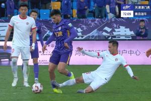 海牛单场两直红！林创益亮鞋底飞铲对手，VAR改判将其直红罚下