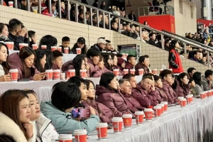 北青体育：中国女足现身中甲赛场，观看重庆铜梁龙vs辽宁铁人