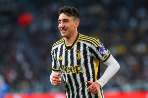 意媒：坎比亚索和道格拉斯-路易斯继续缺席合练，或将缺战罗马