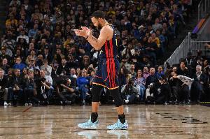 库里生涯第15次砍下50+ NBA历史第7人&比肩大帅乔丹科比等人