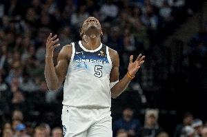 赛季至今的两次60+都发生在森林狼头上 但球队都拿下胜利！