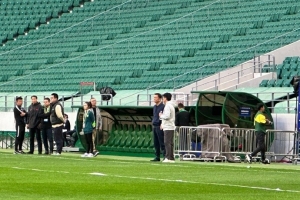 京媒：督战为了放松 周金辉、李明现身国安队训练场