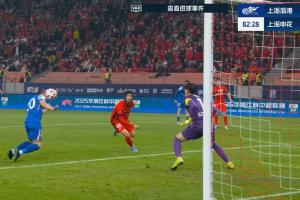 又是他救主！于汉超登场1分钟后就破门，VAR介入认定不越位！