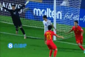 无VAR乌兹别克门将两度投诉国少手球在先，并找裁判理论无果