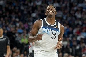 23岁爱德华兹成NBA历史最年轻单赛季300+三分球员 打破库里纪录