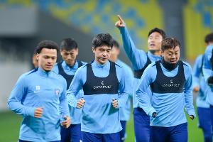 足球报：三镇今年每个月工资准时到账，但往年债务仍在解决中