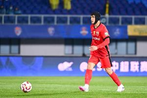 沪媒：海港“拼凑”的后防线经受住考验，吾米提江展现高水准