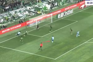 太着急了！王钰栋一步过人下底&小角度射门打高，中路2点包抄没传