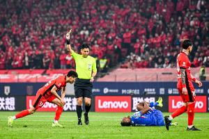 媒体人称赞马宁上海德比执法：用铁腕将潜在的混乱扼杀于摇篮