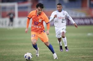 媒体人：泰山队今天从长春回到济南，吴兴涵大概率踢不了深圳