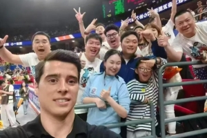 记者：特谢拉现身万体馆，见证大鲨鱼男篮“于汉超式绝杀”