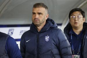 三镇不敌梅州后，马丁斯罕见怒喷后防：为何反复出现同样的问题？