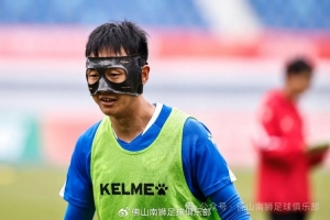 常飞亚：戴着面具像科幻片角色 只要还能跑我就会继续“飞”下去