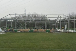 受大风影响！博主谈国安基地应对措施：篷房除框架剩下已全部拆掉