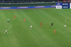 亚泰第二记中场吊射！郭全博出击再成背景板，徐越中场吊射得手