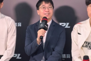 原来在搞科研啊！AL.Tabe教练：背靠背不适合科研 下次不会了