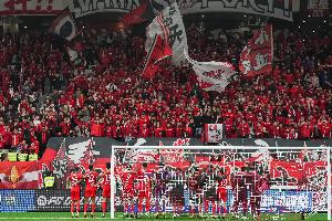 明晚的比赛延期进行，真诚感谢海港的远征军们！