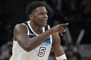 爱德华兹本赛季总得分2125分&联盟第2多 三分进球302记&联盟第1