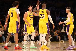 以逸待劳！名记：收官战湖人肯定轮休大部分主力 首轮前能歇一周