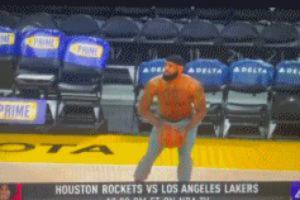 詹姆斯打赤膊热身引“微笑刺客”不满：萧华罚他款！