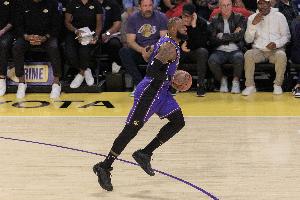 坐等西部第六！詹姆斯11中6得14分4板8助1断 锁定太平洋分区冠军