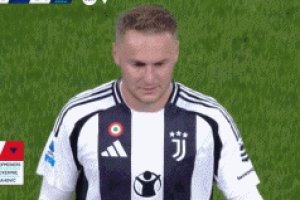 意媒：库普梅纳斯被换下后直接返回更衣室，可能受伤需进一步检查