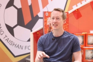 英国足球哥：泰山队和球迷就像一个家庭，觉得蓉城本赛季能夺冠