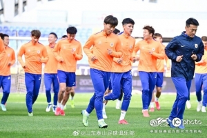 山东泰山队今日进行赛前踩场训练 积极备战明天与西海岸的联赛