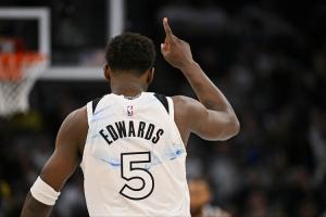 带队拉开分差！爱德华兹第三节9中7轰下18分1板2助