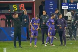 3球落后，津门虎下半场换上两名外援，中超头号射手基莱斯登场