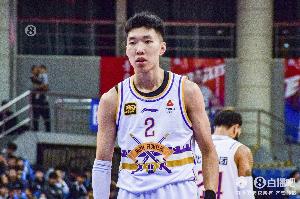 北控代理主帅：廖三宁在接受治疗 和队医商量后决定他今晚打不打